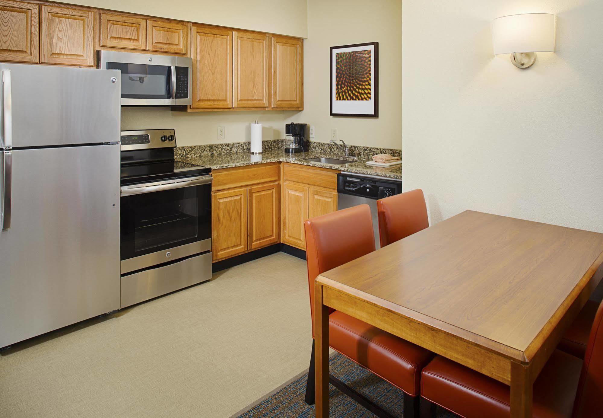 Residence Inn Dallas Park Central Экстерьер фото
