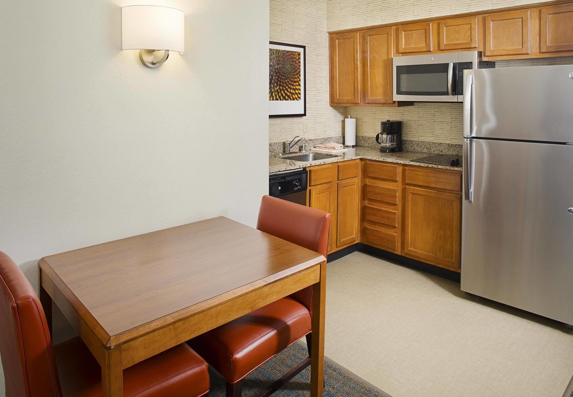 Residence Inn Dallas Park Central Экстерьер фото
