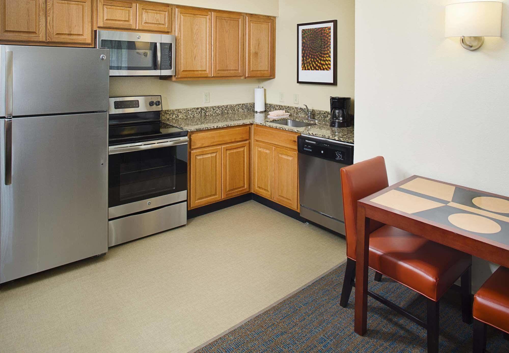 Residence Inn Dallas Park Central Экстерьер фото