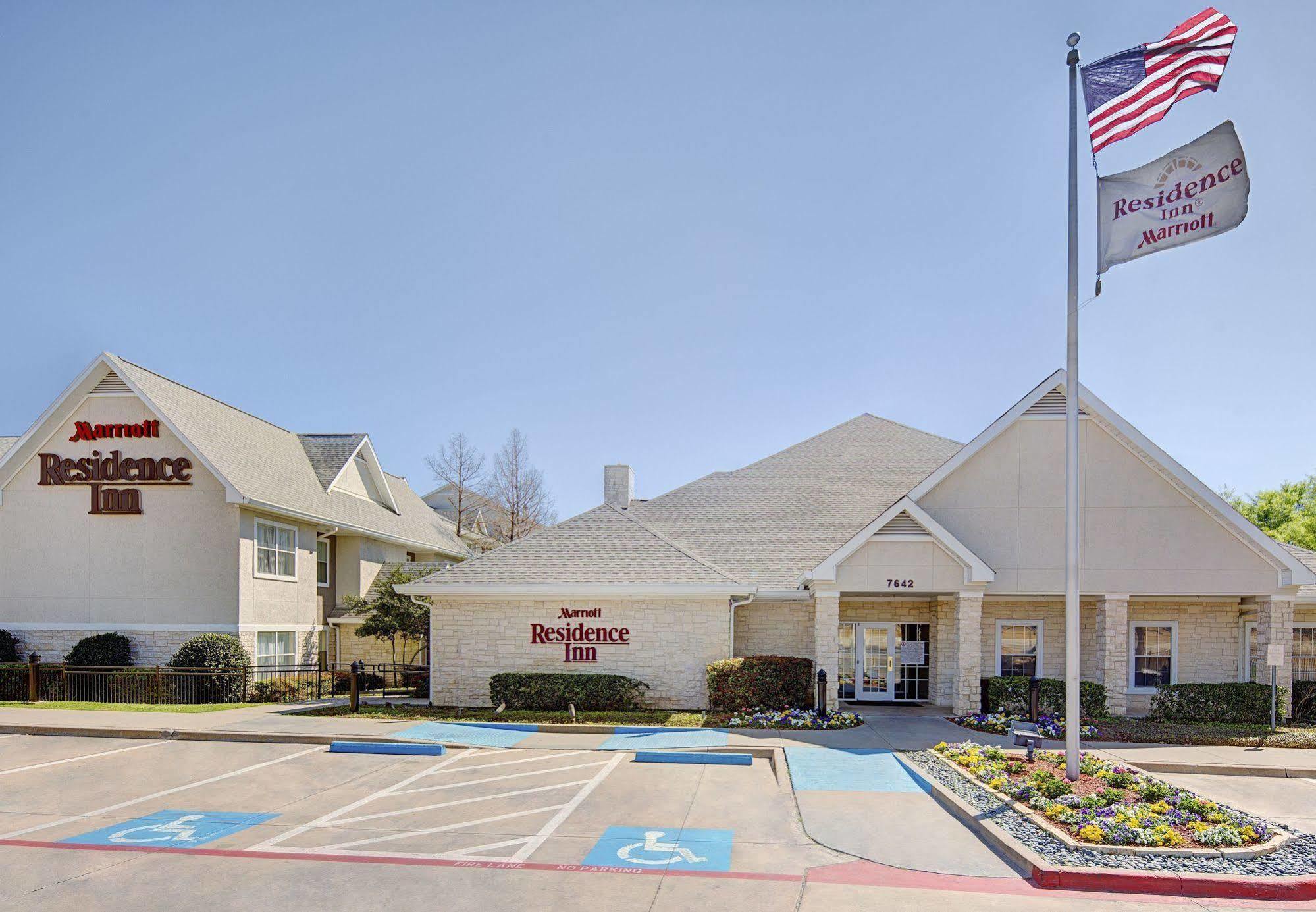 Residence Inn Dallas Park Central Экстерьер фото